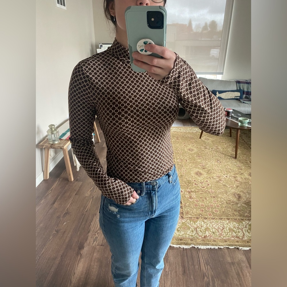 Ambiance brown and white patterned turtleneck